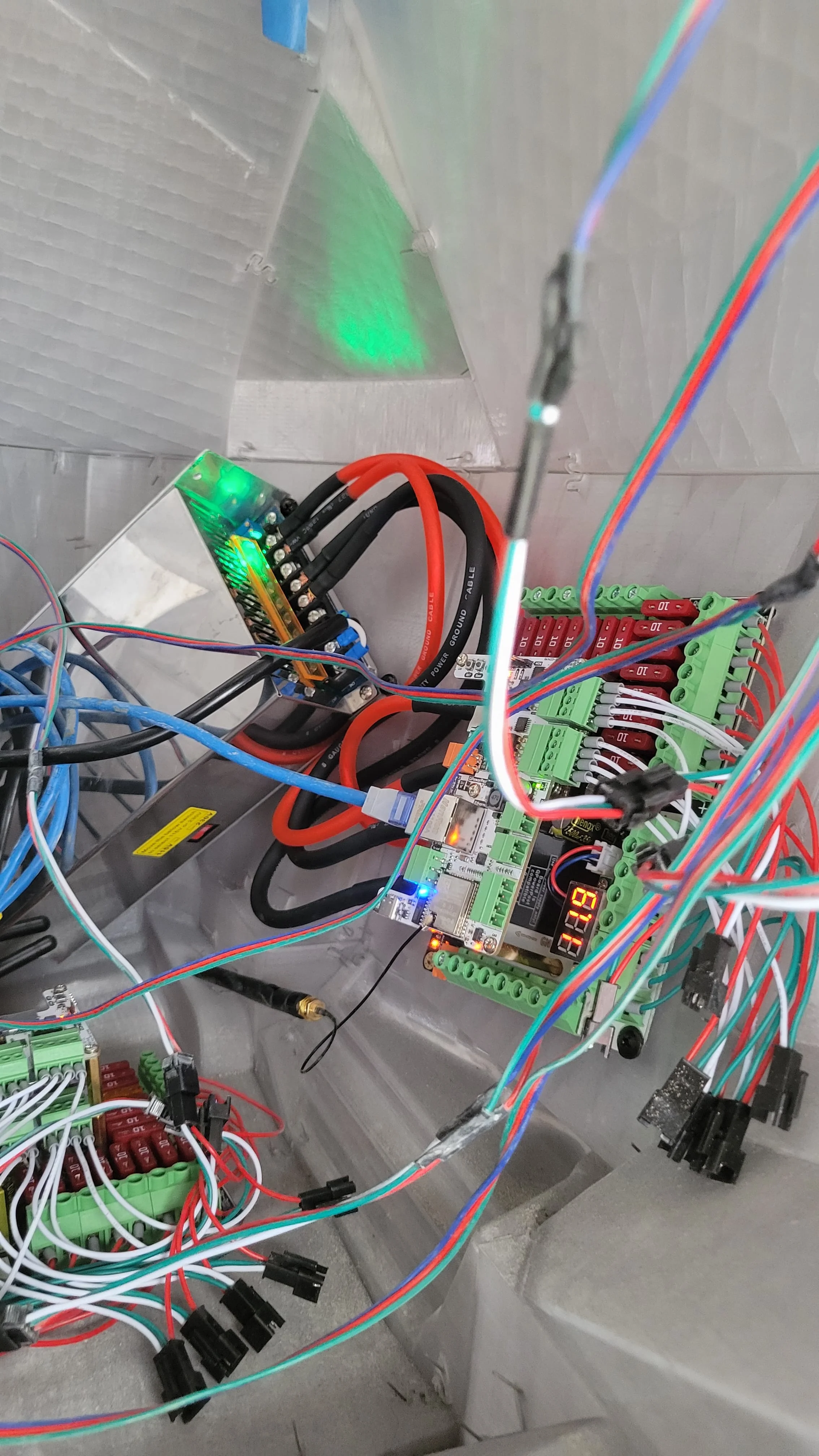 Electronics and wiring for a heart installation